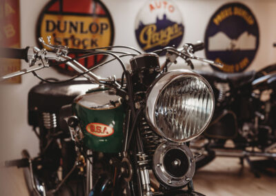 Showroom historických motorek - přední světlo